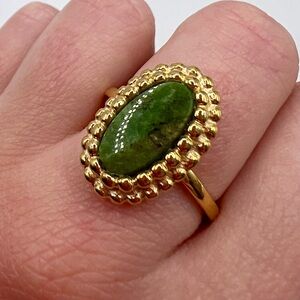 Vintage Sarah Coventry Green Cabochon Statement Ring Gold Tone size 7